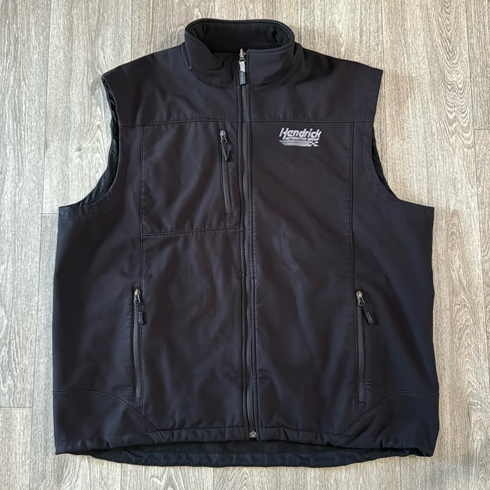 Hendrick Automotive Group soft shell vest men’s sz 2XL